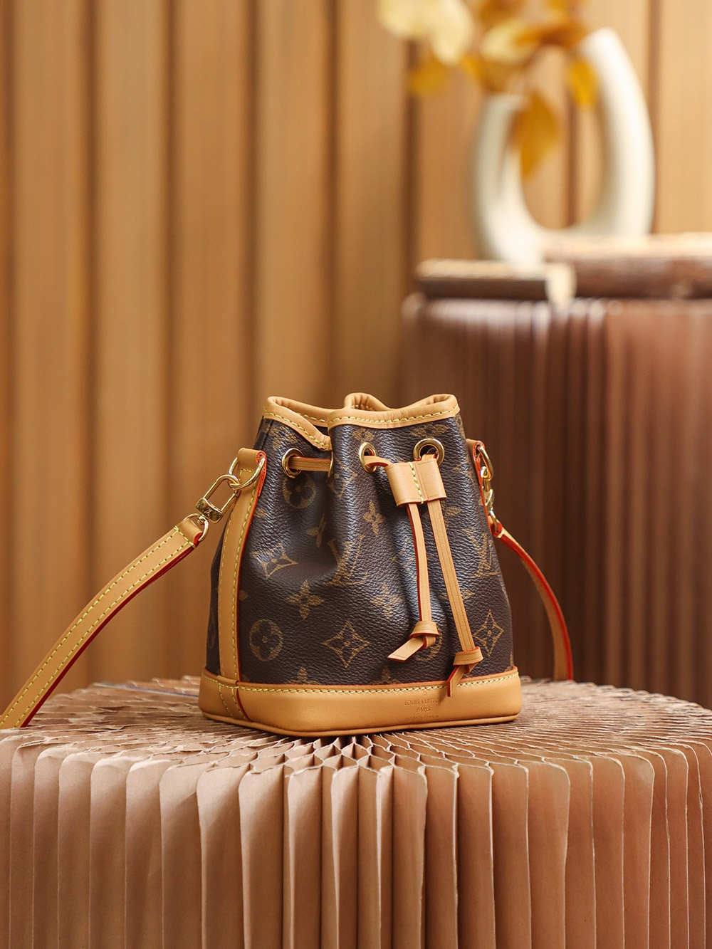 “Ellebag’s 1:1 Replica of Louis Vuitton Nano Mini Bucket M81266: A Compact Classic Reimagined”(2025 Mar Updated)-उत्तम गुणवत्ता नकली लुई Vuitton बैग ऑनलाइन स्टोर, प्रतिकृति डिजाइनर बैग ru