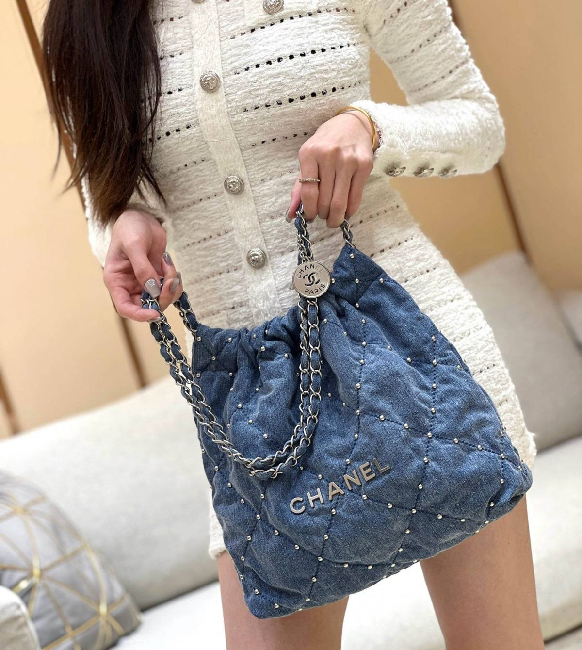 Exploring Ellebag’s Top-Grade Replica of the Chanel 22 Small Handbag: A 35cm x 37cm Denim Delight with Silver Hardware(2025 Mar Updated)-Best Quality Fake Louis Vuitton Bag Online Store, Replica designer bag ru