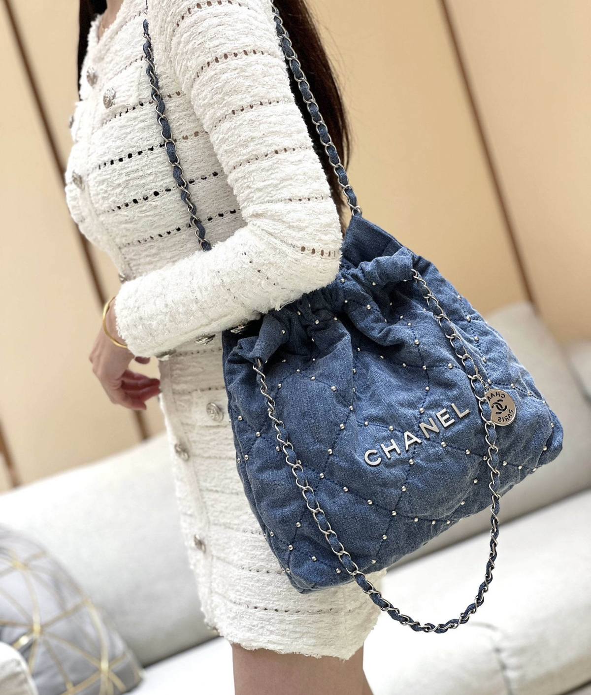 Exploring Ellebag’s Top-Grade Replica of the Chanel 22 Small Handbag: A 35cm x 37cm Denim Delight with Silver Hardware(2025 Mar Updated)-Best Quality Fake Louis Vuitton Bag Online Store, Replica designer bag ru