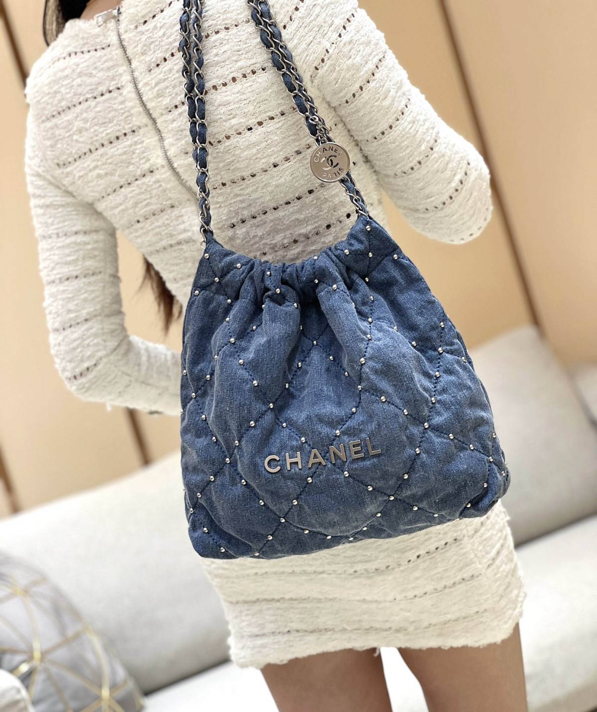 Exploring Ellebag’s Top-Grade Replica of the Chanel 22 Small Handbag: A 35cm x 37cm Denim Delight with Silver Hardware(2025 Mar Updated)-Best Quality Fake Louis Vuitton Bag Online Store, Replica designer bag ru