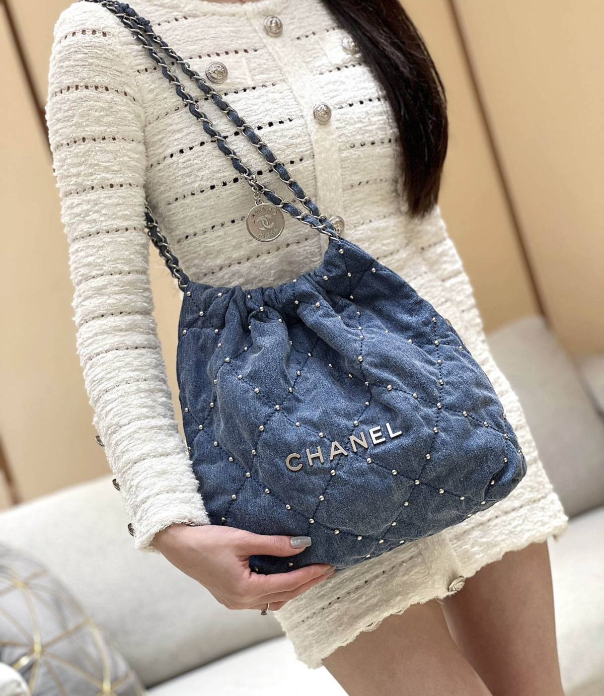 Exploring Ellebag’s Top-Grade Replica of the Chanel 22 Small Handbag: A 35cm x 37cm Denim Delight with Silver Hardware(2025 Mar Updated)-Best Quality Fake Louis Vuitton Bag Online Store, Replica designer bag ru