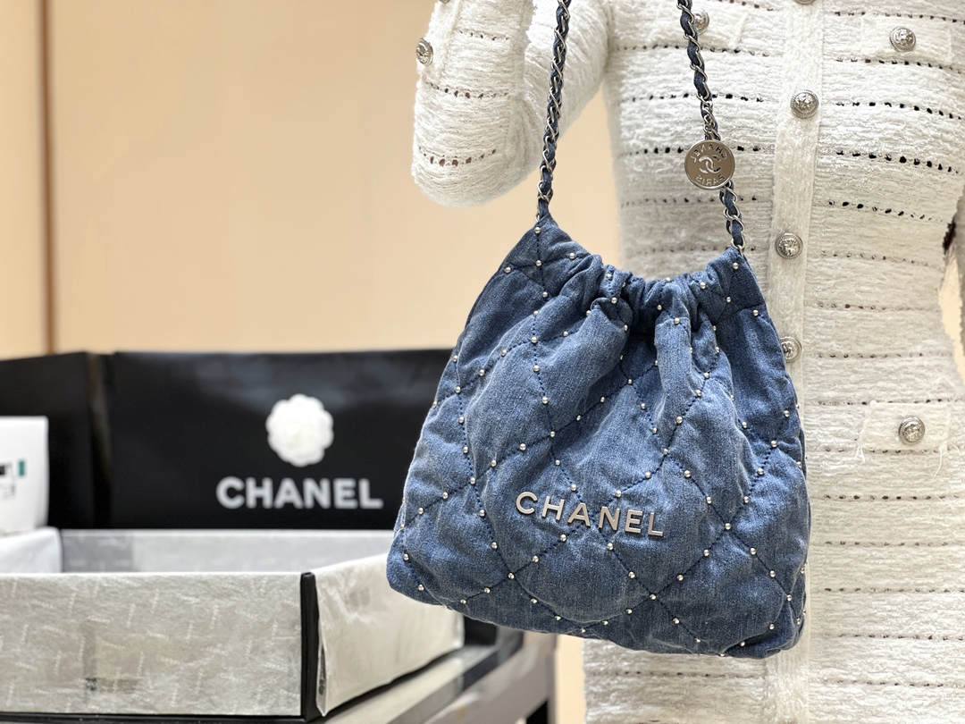 Exploring Ellebag’s Top-Grade Replica of the Chanel 22 Small Handbag: A 35cm x 37cm Denim Delight with Silver Hardware(2025 Mar Updated)-Best Quality Fake Louis Vuitton Bag Online Store, Replica designer bag ru