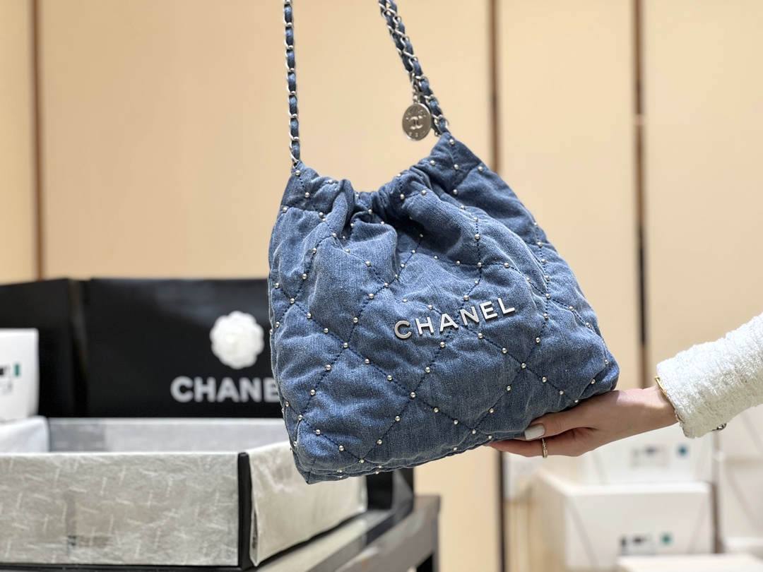 Exploring Ellebag’s Top-Grade Replica of the Chanel 22 Small Handbag: A 35cm x 37cm Denim Delight with Silver Hardware(2025 Mar Updated)-Best Quality Fake Louis Vuitton Bag Online Store, Replica designer bag ru