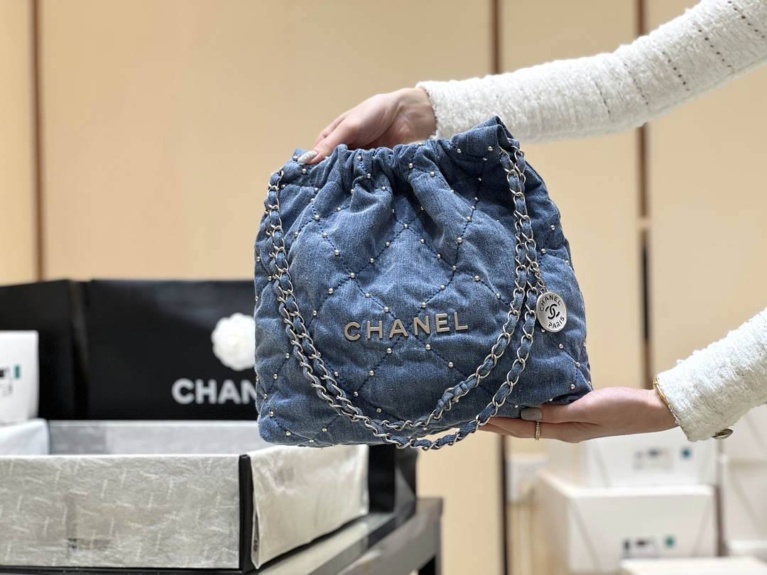 Exploring Ellebag’s Top-Grade Replica of the Chanel 22 Small Handbag: A 35cm x 37cm Denim Delight with Silver Hardware(2025 Mar Updated)-Best Quality Fake Louis Vuitton Bag Online Store, Replica designer bag ru