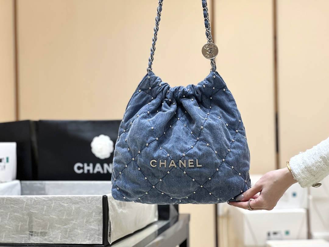 Exploring Ellebag’s Top-Grade Replica of the Chanel 22 Small Handbag: A 35cm x 37cm Denim Delight with Silver Hardware(2025 Mar Updated)-Best Quality Fake Louis Vuitton Bag Online Store, Replica designer bag ru