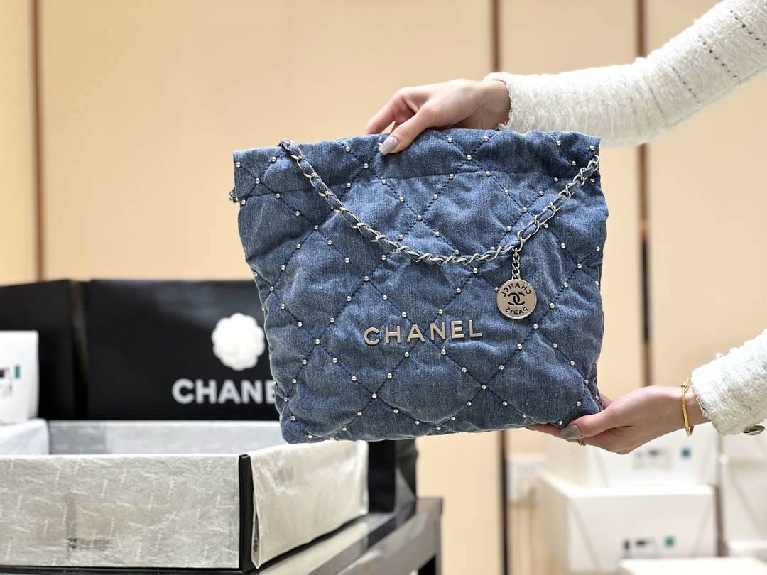 Exploring Ellebag’s Top-Grade Replica of the Chanel 22 Small Handbag: A 35cm x 37cm Denim Delight with Silver Hardware(2025 Mar Updated)-Best Quality Fake Louis Vuitton Bag Online Store, Replica designer bag ru