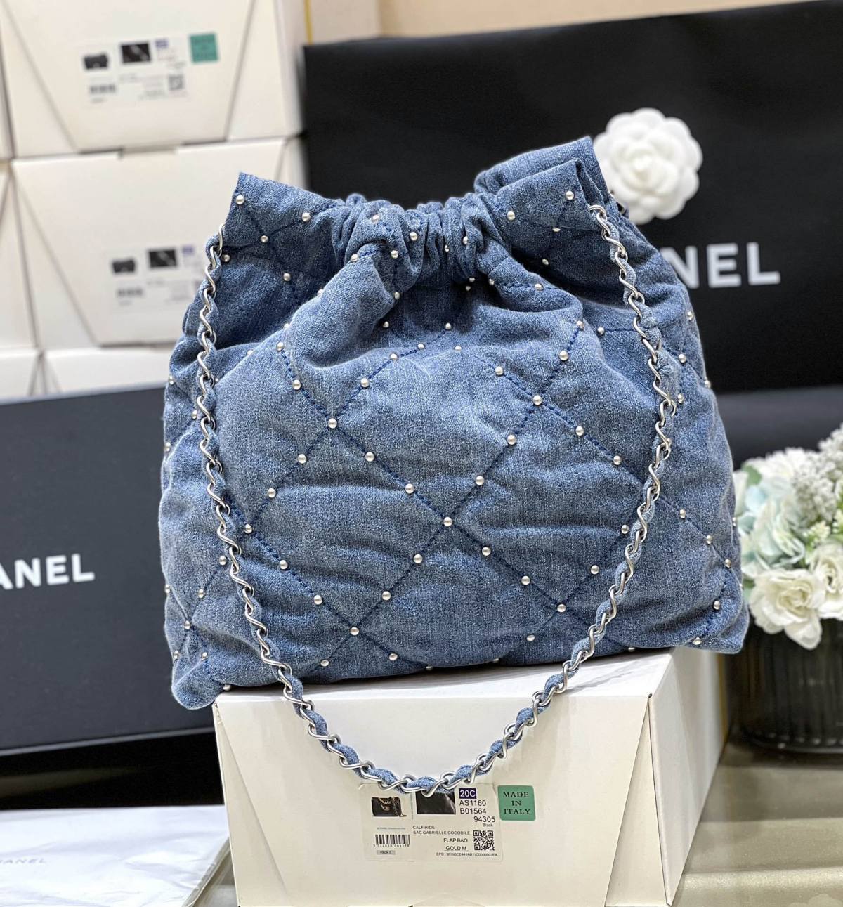 Exploring Ellebag’s Top-Grade Replica of the Chanel 22 Small Handbag: A 35cm x 37cm Denim Delight with Silver Hardware(2025 Mar Updated)-Best Quality Fake Louis Vuitton Bag Online Store, Replica designer bag ru