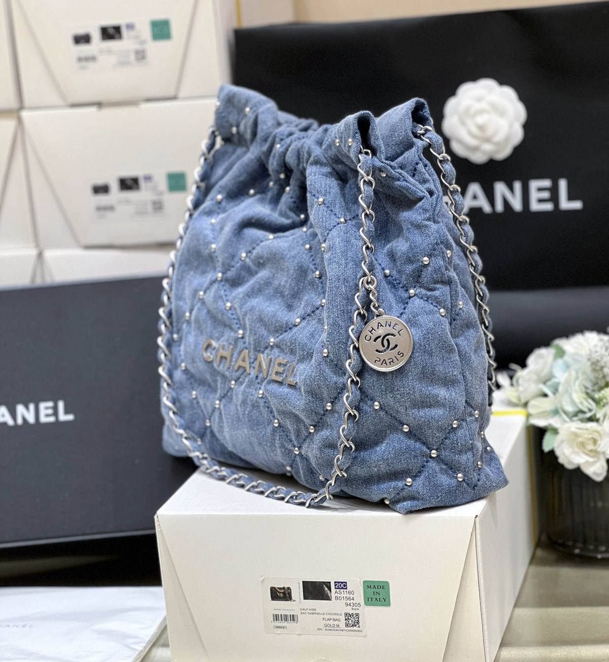 Exploring Ellebag’s Top-Grade Replica of the Chanel 22 Small Handbag: A 35cm x 37cm Denim Delight with Silver Hardware(2025 Mar Updated)-Best Quality Fake Louis Vuitton Bag Online Store, Replica designer bag ru