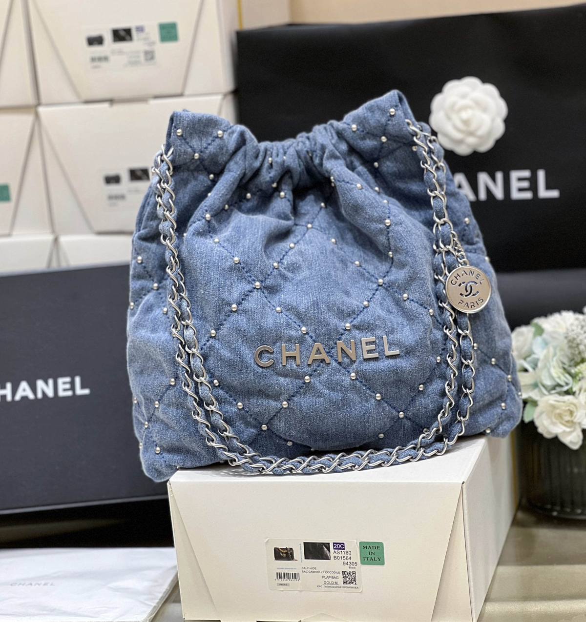 Exploring Ellebag’s Top-Grade Replica of the Chanel 22 Small Handbag: A 35cm x 37cm Denim Delight with Silver Hardware(2025 Mar Updated)-Best Quality Fake Louis Vuitton Bag Online Store, Replica designer bag ru