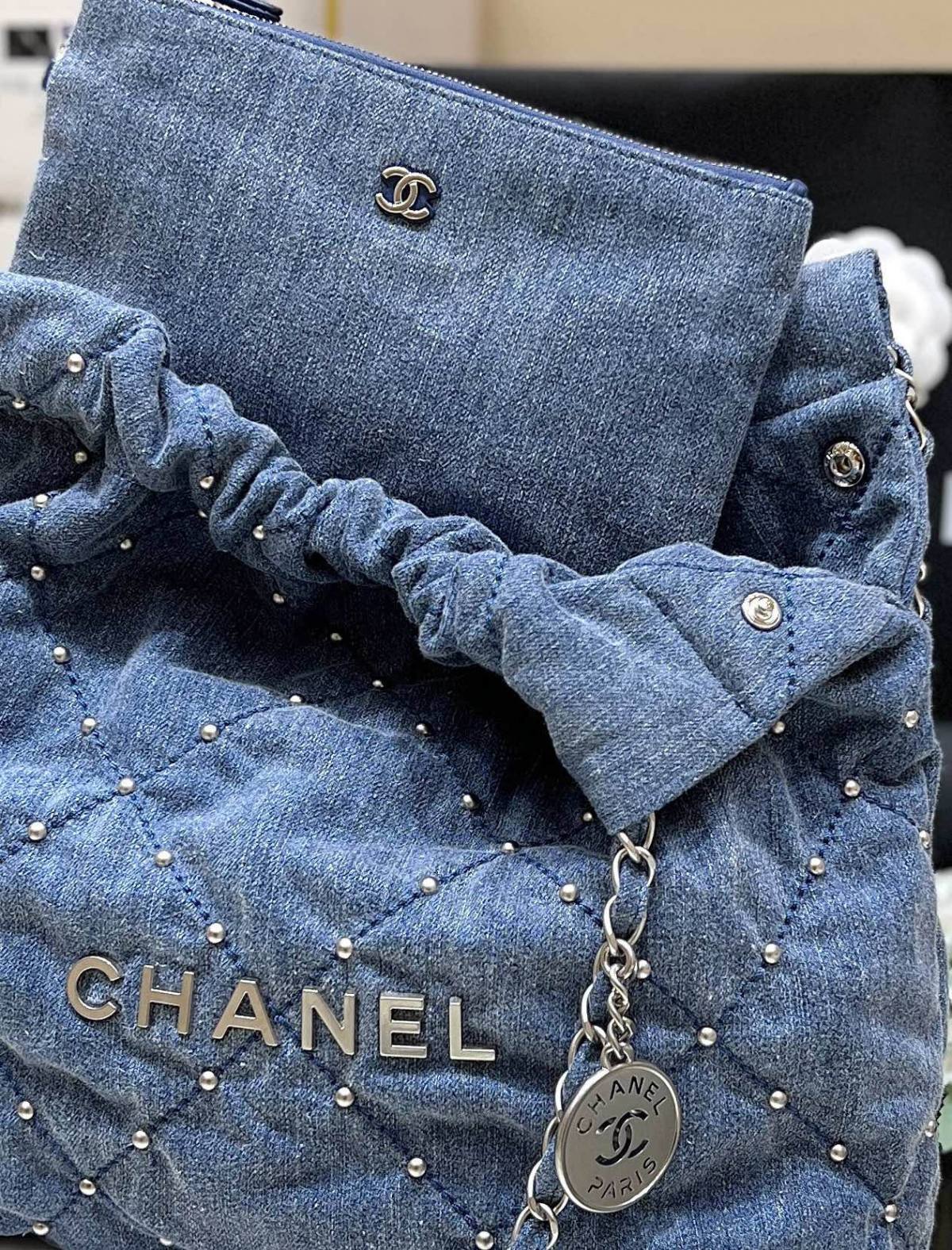 Exploring Ellebag’s Top-Grade Replica of the Chanel 22 Small Handbag: A 35cm x 37cm Denim Delight with Silver Hardware(2025 Mar Updated)-Best Quality Fake Louis Vuitton Bag Online Store, Replica designer bag ru