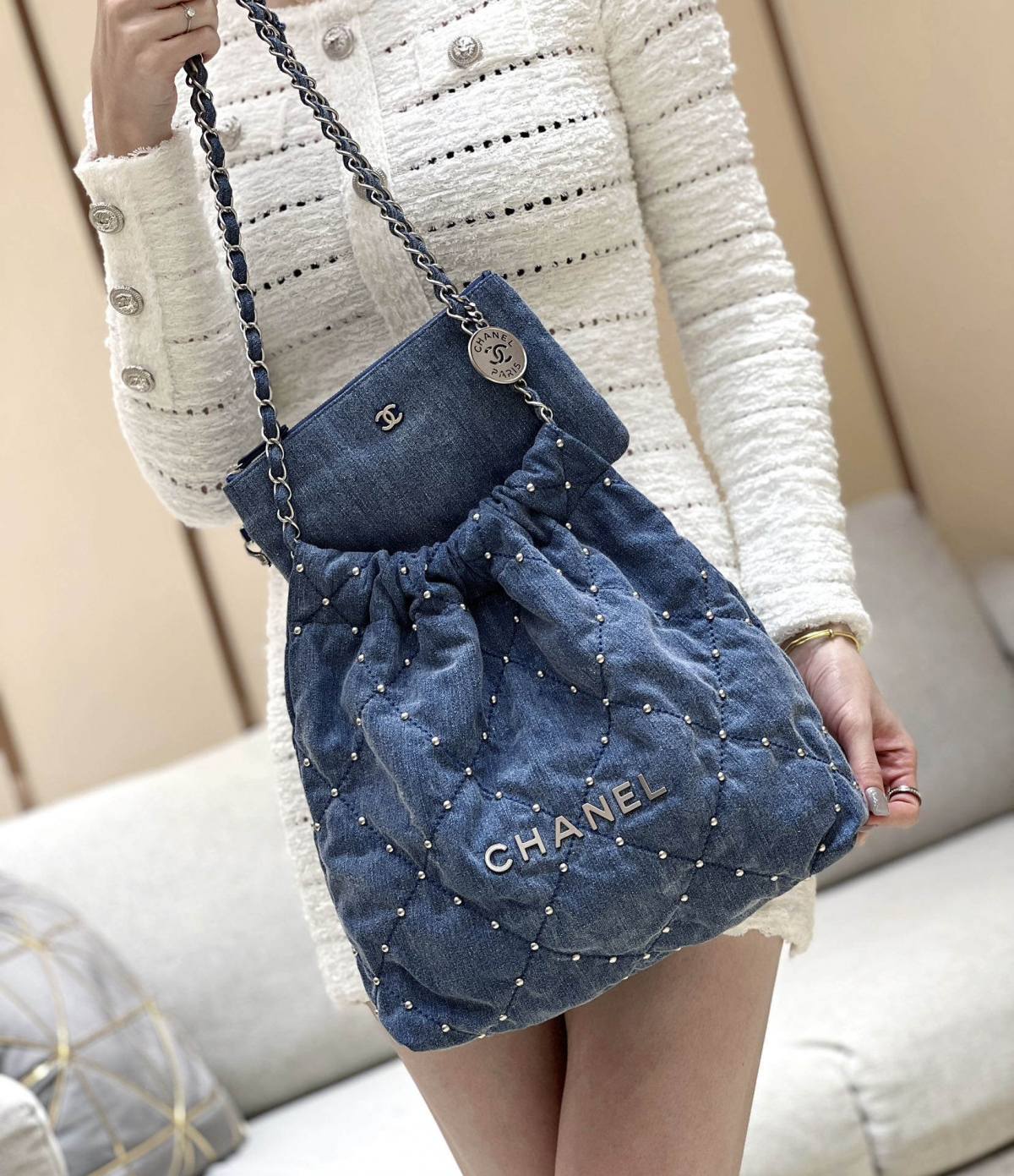 Exploring Ellebag’s Top-Grade Replica of the Chanel 22 Small Handbag: A 35cm x 37cm Denim Delight with Silver Hardware(2025 Mar Updated)-Best Quality Fake Louis Vuitton Bag Online Store, Replica designer bag ru