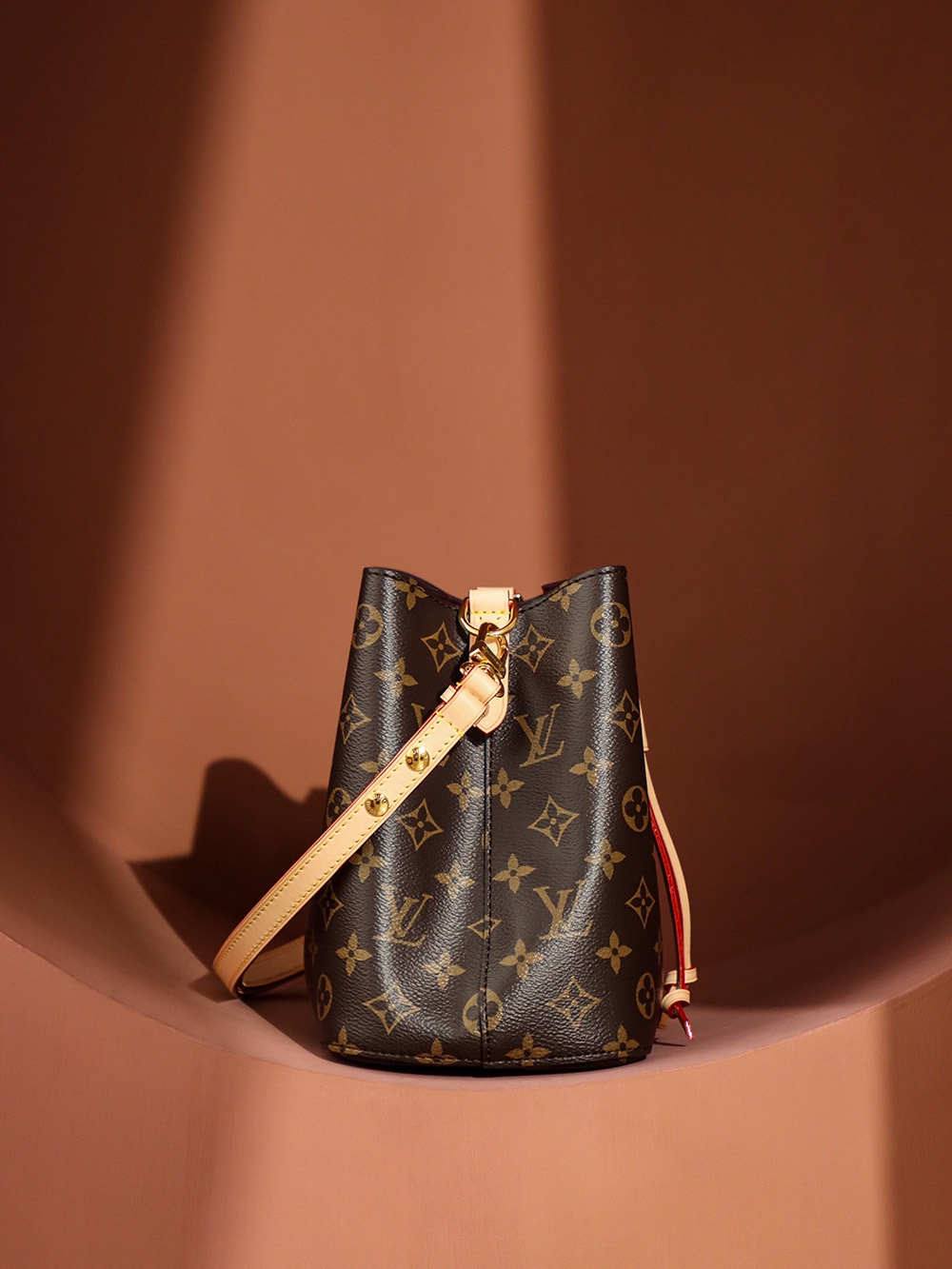 “Ellebag’s 1:1 Replica of Louis Vuitton NÉONOÉ BB M46581: A Perfect Fusion of Vintage Charm and Modern Elegance”(2025 Mar Updated)-Best Quality Fake Louis Vuitton Bag Online Store, Replica designer bag ru