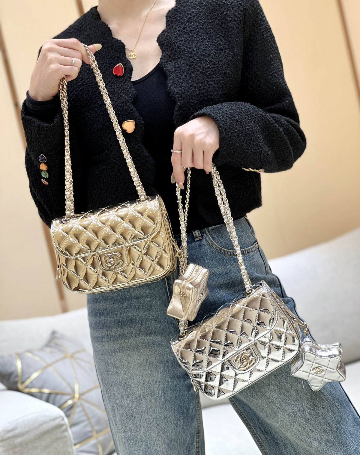 Exploring Ellebag’s Top-Grade Replica of the Chanel Classic Flap Chain Bag: A 12.5cm x 19cm Shiny Silver Edition with Gunmetal Hardware(2025 Mar Updated)-最好的質量假路易威登包網上商店，複製設計師包 ru