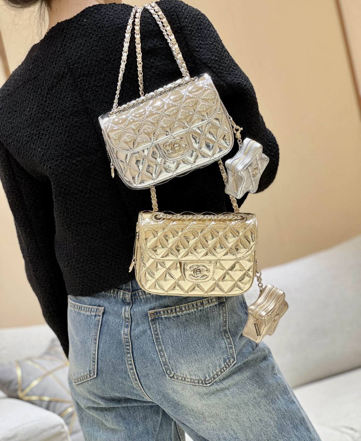 Exploring Ellebag’s Top-Grade Replica of the Chanel Classic Flap Chain Bag: A 12.5cm x 19cm Shiny Silver Edition with Gunmetal Hardware(2025 Mar Updated)-最好的質量假路易威登包網上商店，複製設計師包 ru