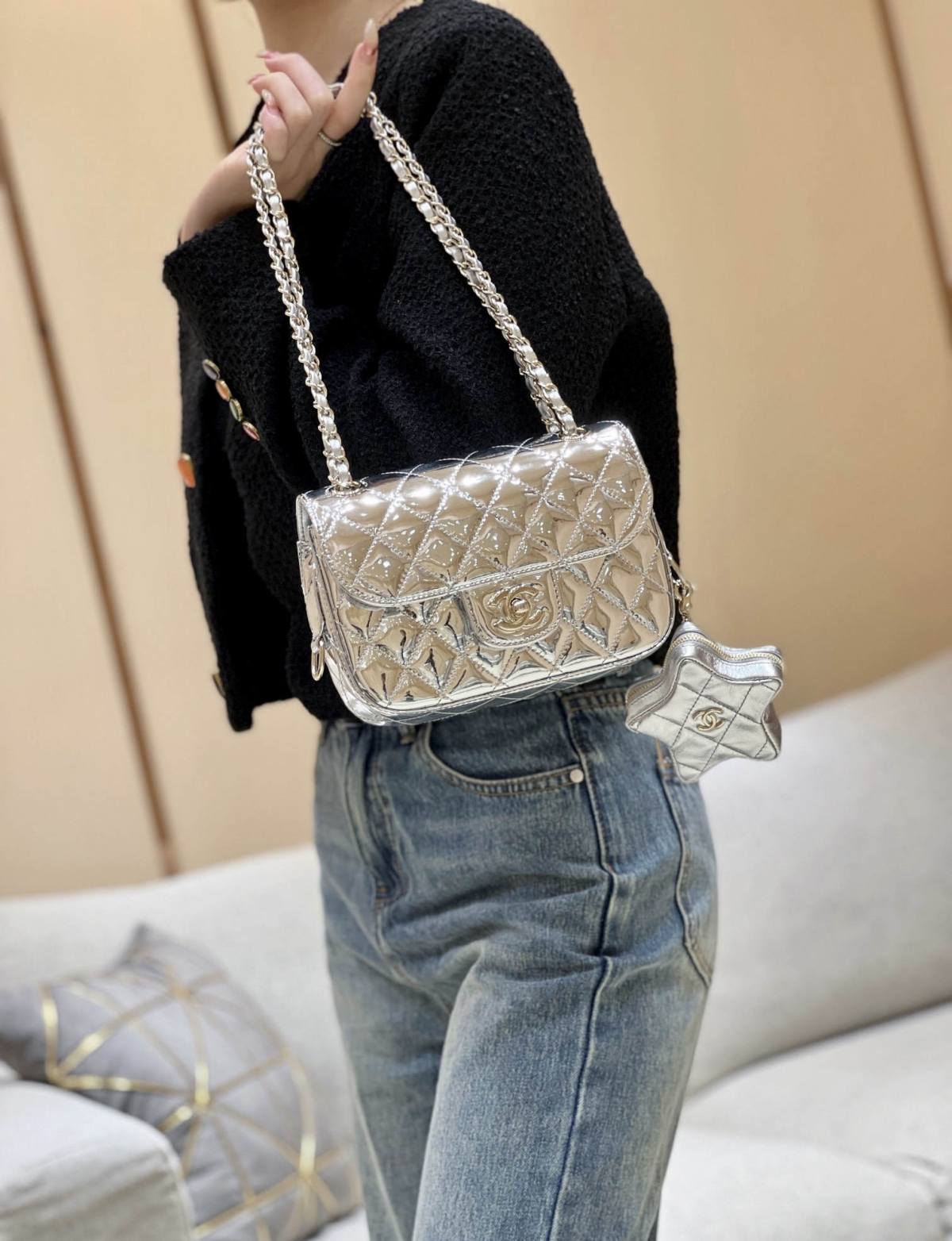 Exploring Ellebag’s Top-Grade Replica of the Chanel Classic Flap Chain Bag: A 12.5cm x 19cm Shiny Silver Edition with Gunmetal Hardware(2025 Mar Updated)-最好的質量假路易威登包網上商店，複製設計師包 ru