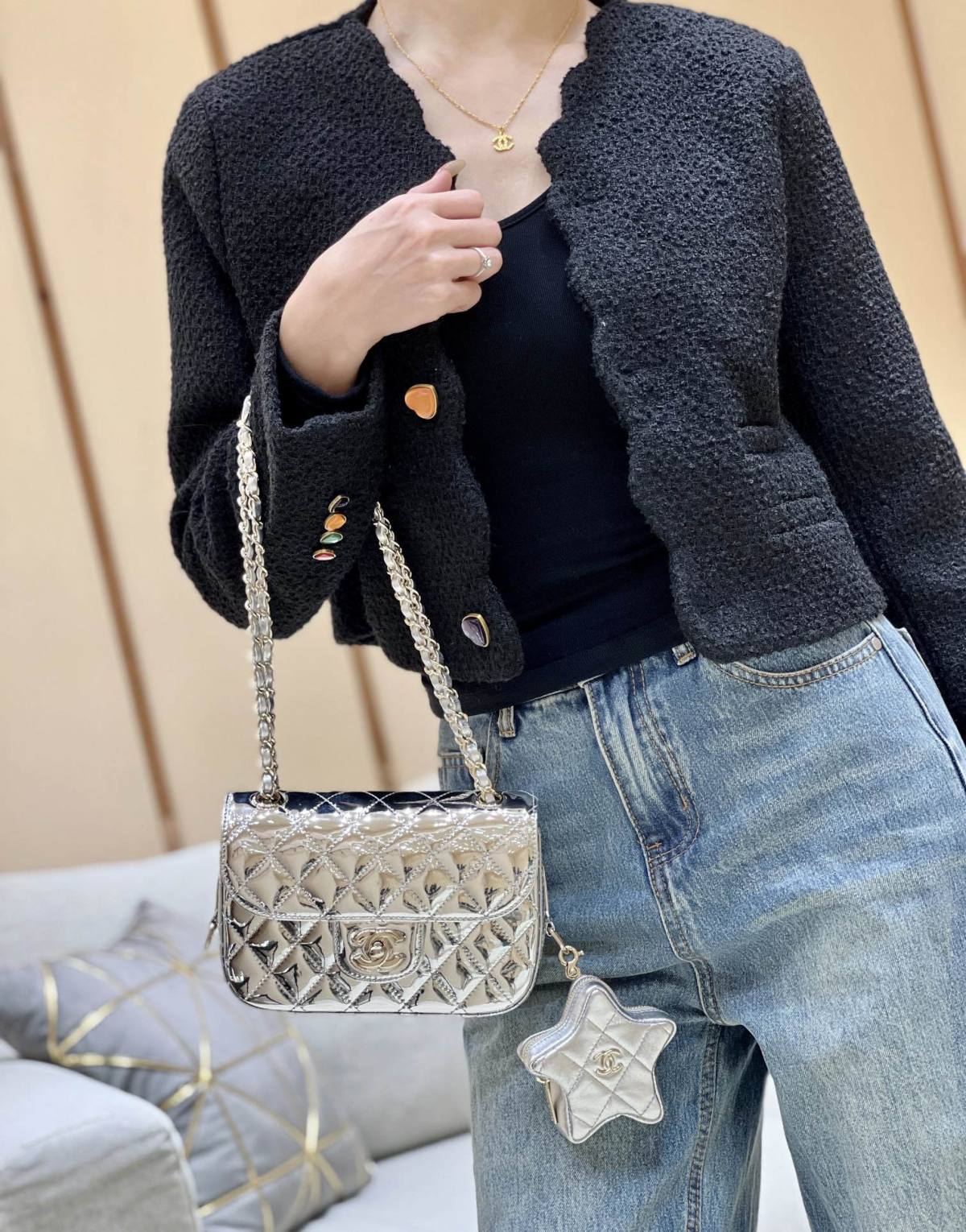 Exploring Ellebag’s Top-Grade Replica of the Chanel Classic Flap Chain Bag: A 12.5cm x 19cm Shiny Silver Edition with Gunmetal Hardware(2025 Mar Updated)-最好的質量假路易威登包網上商店，複製設計師包 ru