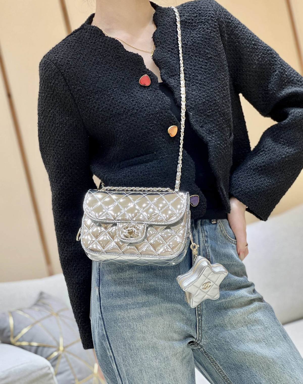 Exploring Ellebag’s Top-Grade Replica of the Chanel Classic Flap Chain Bag: A 12.5cm x 19cm Shiny Silver Edition with Gunmetal Hardware(2025 Mar Updated)-最好的質量假路易威登包網上商店，複製設計師包 ru