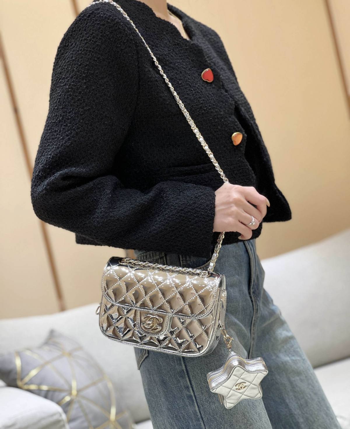 Exploring Ellebag’s Top-Grade Replica of the Chanel Classic Flap Chain Bag: A 12.5cm x 19cm Shiny Silver Edition with Gunmetal Hardware(2025 Mar Updated)-最好的質量假路易威登包網上商店，複製設計師包 ru