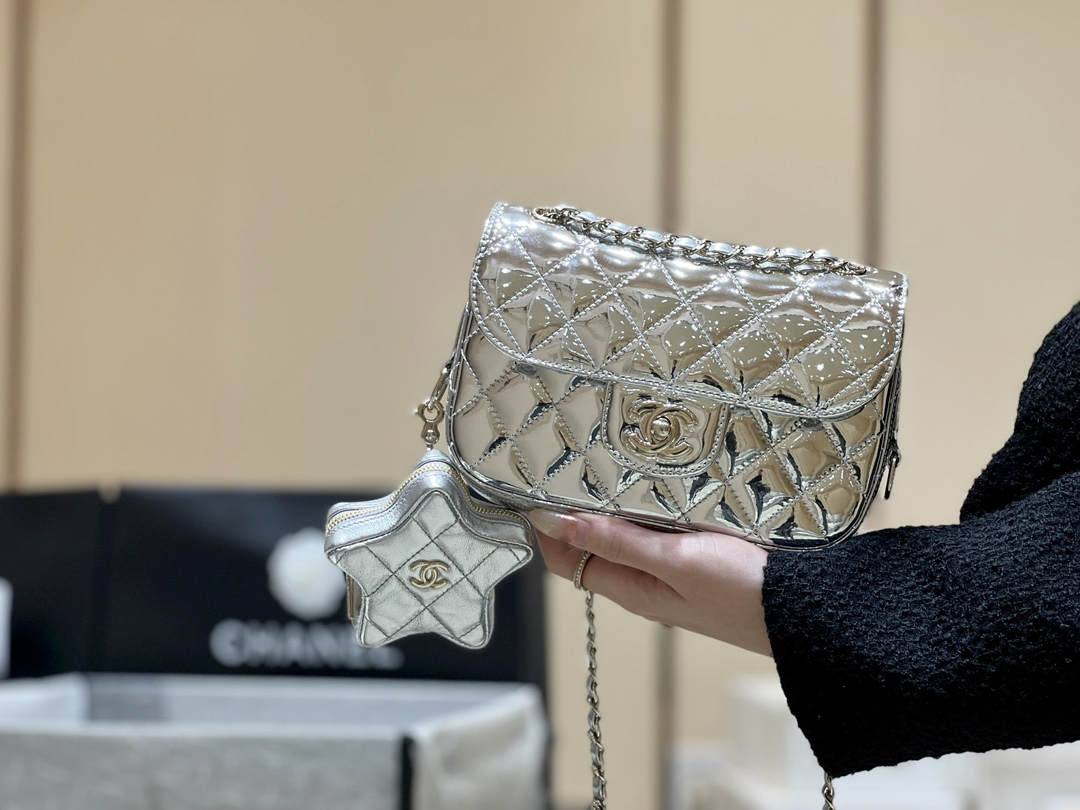 Exploring Ellebag’s Top-Grade Replica of the Chanel Classic Flap Chain Bag: A 12.5cm x 19cm Shiny Silver Edition with Gunmetal Hardware(2025 Mar Updated)-最好的質量假路易威登包網上商店，複製設計師包 ru