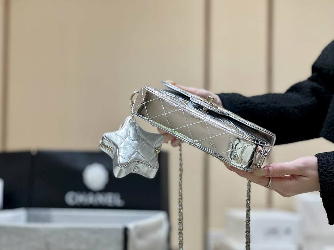 Exploring Ellebag’s Top-Grade Replica of the Chanel Classic Flap Chain Bag: A 12.5cm x 19cm Shiny Silver Edition with Gunmetal Hardware(2025 Mar Updated)-最好的質量假路易威登包網上商店，複製設計師包 ru