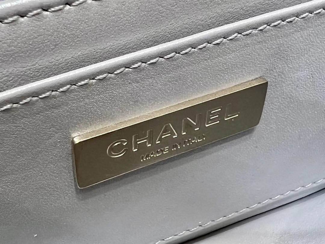 Exploring Ellebag’s Top-Grade Replica of the Chanel Classic Flap Chain Bag: A 12.5cm x 19cm Shiny Silver Edition with Gunmetal Hardware(2025 Mar Updated)-最好的質量假路易威登包網上商店，複製設計師包 ru