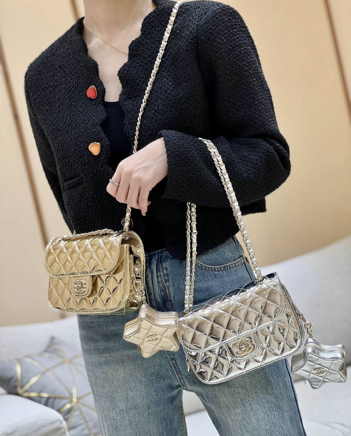 Exploring Ellebag’s Top-Grade Replica of the Chanel Classic Flap Chain Bag: A 12.5cm x 19cm Shiny Silver Edition with Gunmetal Hardware(2025 Mar Updated)-最好的質量假路易威登包網上商店，複製設計師包 ru