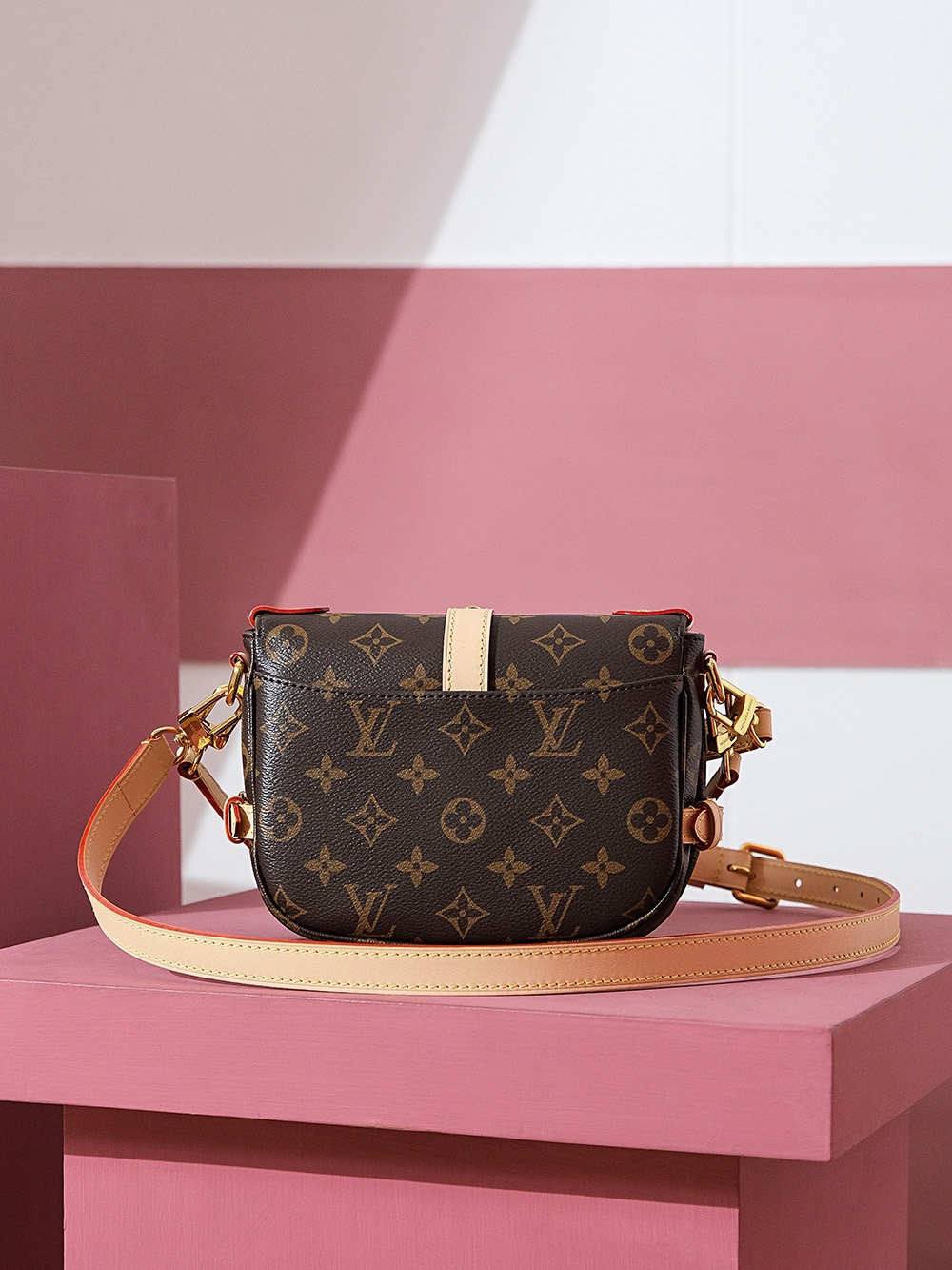 “Ellebag’s 1:1 Replica of Louis Vuitton Saumur BB M46740: A Timeless Blend of Heritage and Modern Functionality”(2025 Mar Updated)-Negozio in linea della borsa falsa di Louis Vuitton di migliore qualità, borsa del progettista della replica ru