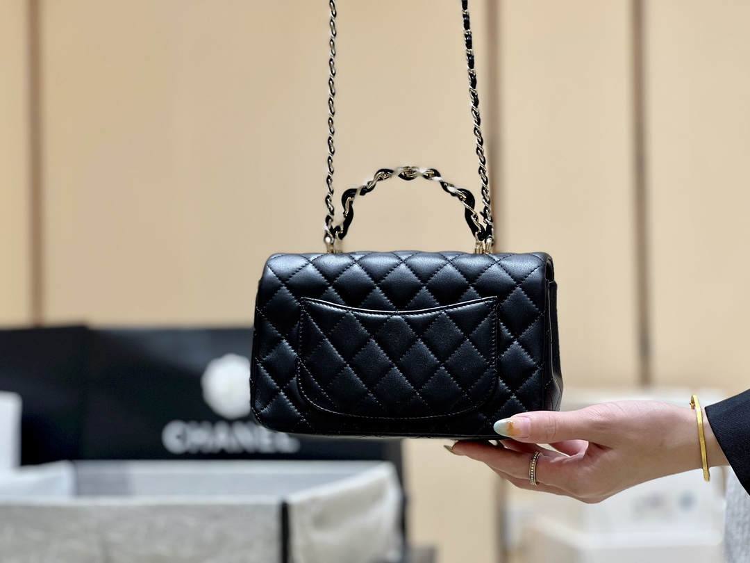 Exploring Ellebag’s Top-Grade Replica of the Chanel Classic Flap Mini Top Handle Bag: A 20cm Black Lambskin Icon(2025 Mar Updated)-Best Quality Fake Louis Vuitton Bag Online Store, Replica designer bag ru