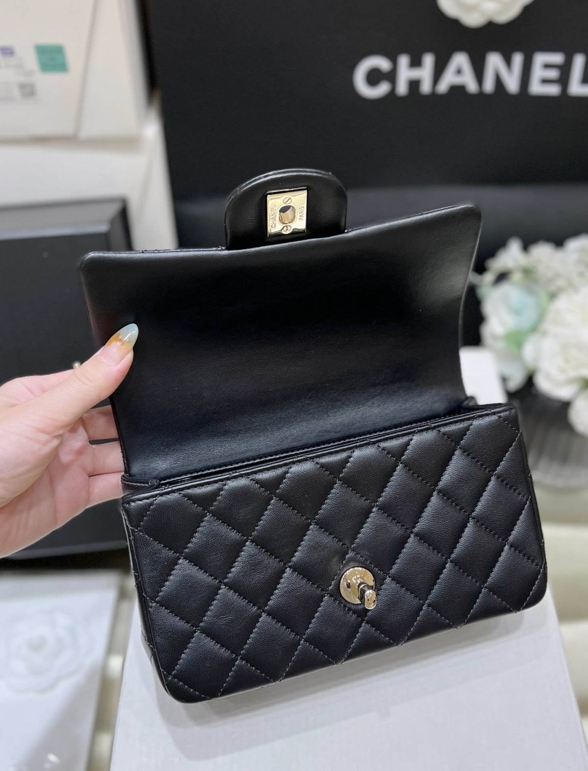 Exploring Ellebag’s Top-Grade Replica of the Chanel Classic Flap Mini Top Handle Bag: A 20cm Black Lambskin Icon(2025 Mar Updated)-Best Quality Fake Louis Vuitton Bag Online Store, Replica designer bag ru