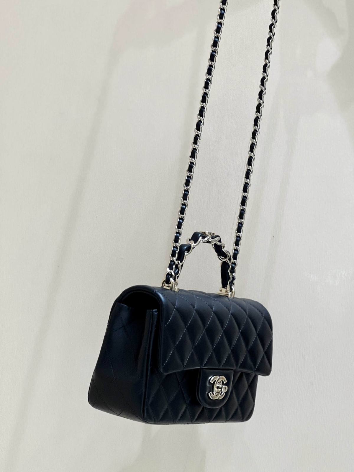 Exploring Ellebag’s Top-Grade Replica of the Chanel Classic Flap Mini Top Handle Bag: A 20cm Black Lambskin Icon(2025 Mar Updated)-Best Quality Fake Louis Vuitton Bag Online Store, Replica designer bag ru