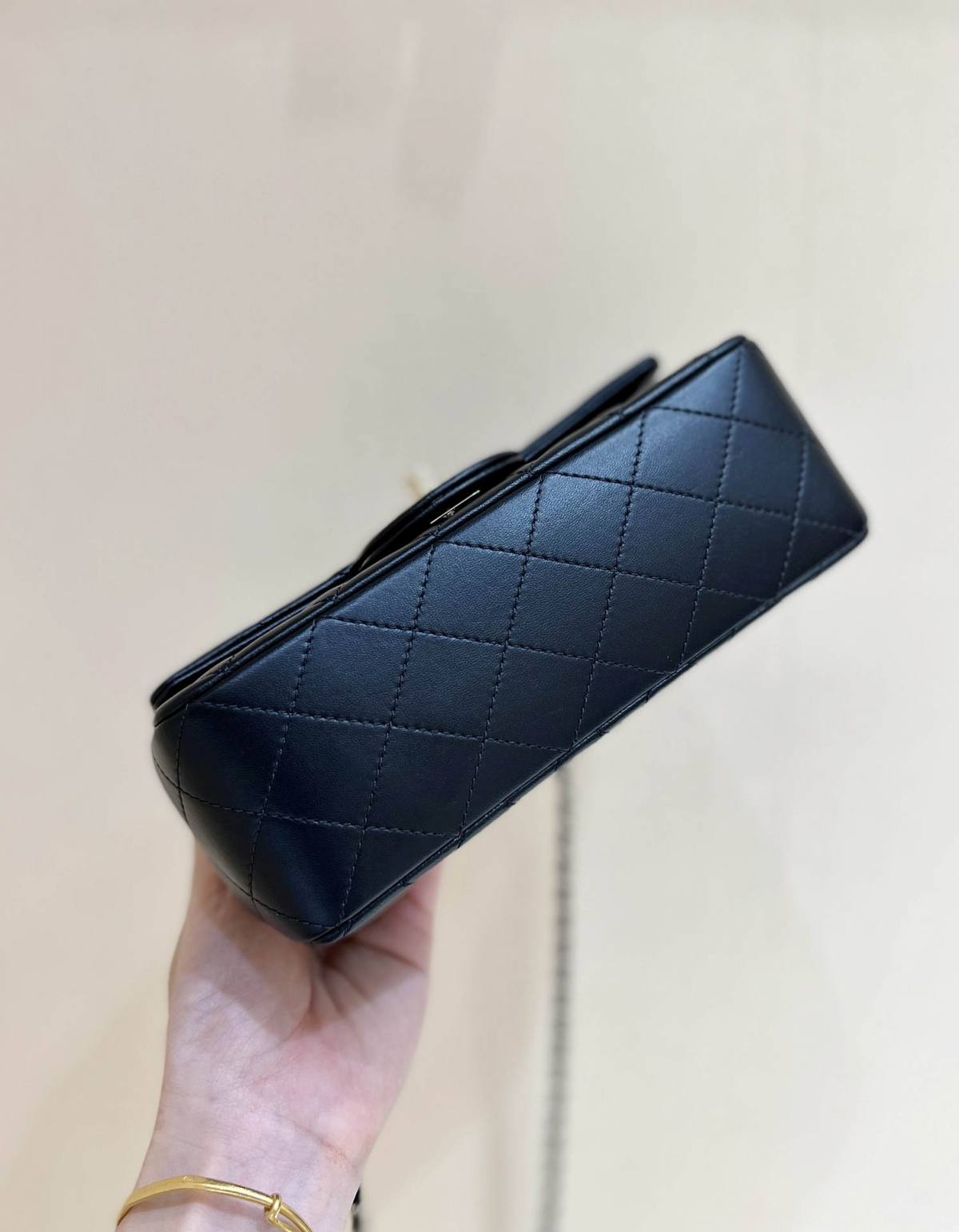 Exploring Ellebag’s Top-Grade Replica of the Chanel Classic Flap Mini Top Handle Bag: A 20cm Black Lambskin Icon(2025 Mar Updated)-Best Quality Fake Louis Vuitton Bag Online Store, Replica designer bag ru