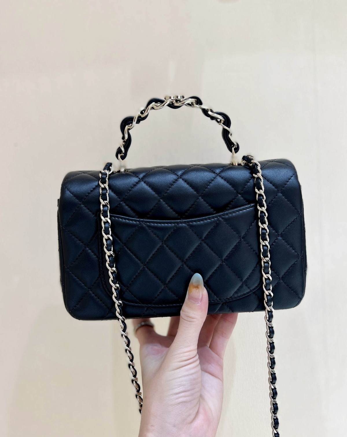 Exploring Ellebag’s Top-Grade Replica of the Chanel Classic Flap Mini Top Handle Bag: A 20cm Black Lambskin Icon(2025 Mar Updated)-Best Quality Fake Louis Vuitton Bag Online Store, Replica designer bag ru