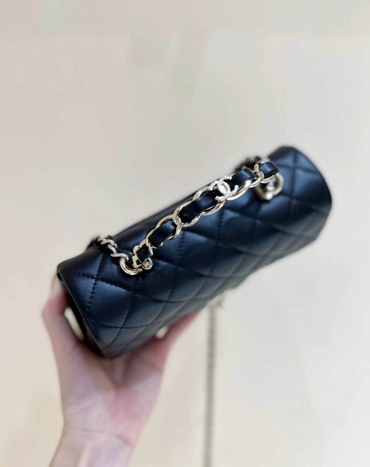 Exploring Ellebag’s Top-Grade Replica of the Chanel Classic Flap Mini Top Handle Bag: A 20cm Black Lambskin Icon(2025 Mar Updated)-Best Quality Fake Louis Vuitton Bag Online Store, Replica designer bag ru