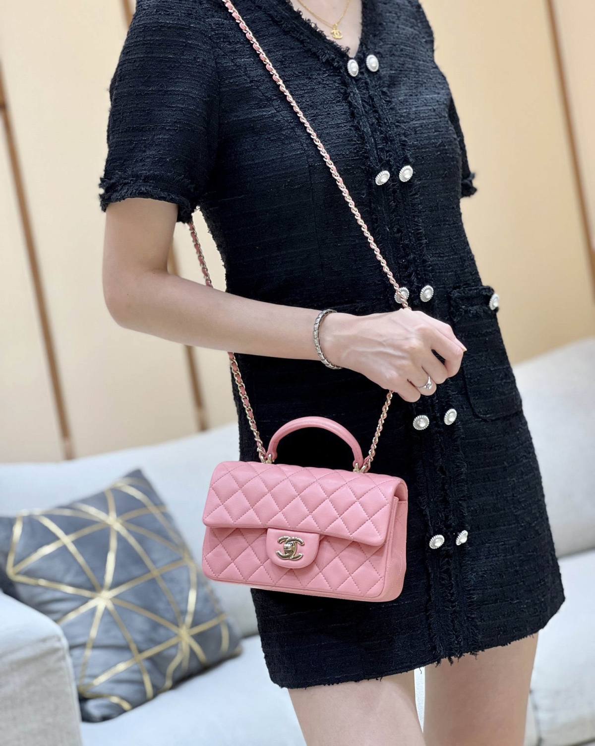 Exploring Ellebag’s Top-Grade Replica of the Chanel Classic Flap Mini Top Handle Bag: A 20cm Pink Lambskin Delight(2025 Mar Updated)-Best Quality Fake Louis Vuitton Bag Online Store, Replica designer bag ru