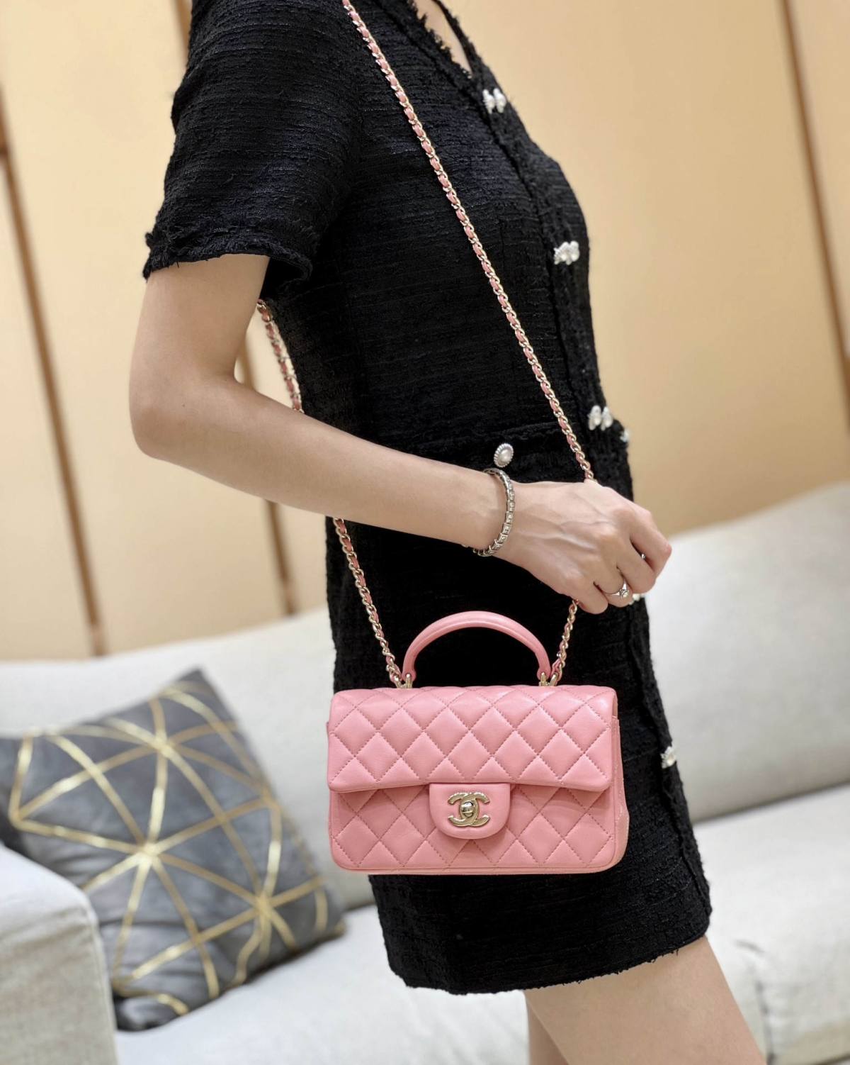 Exploring Ellebag’s Top-Grade Replica of the Chanel Classic Flap Mini Top Handle Bag: A 20cm Pink Lambskin Delight(2025 Mar Updated)-Best Quality Fake Louis Vuitton Bag Online Store, Replica designer bag ru