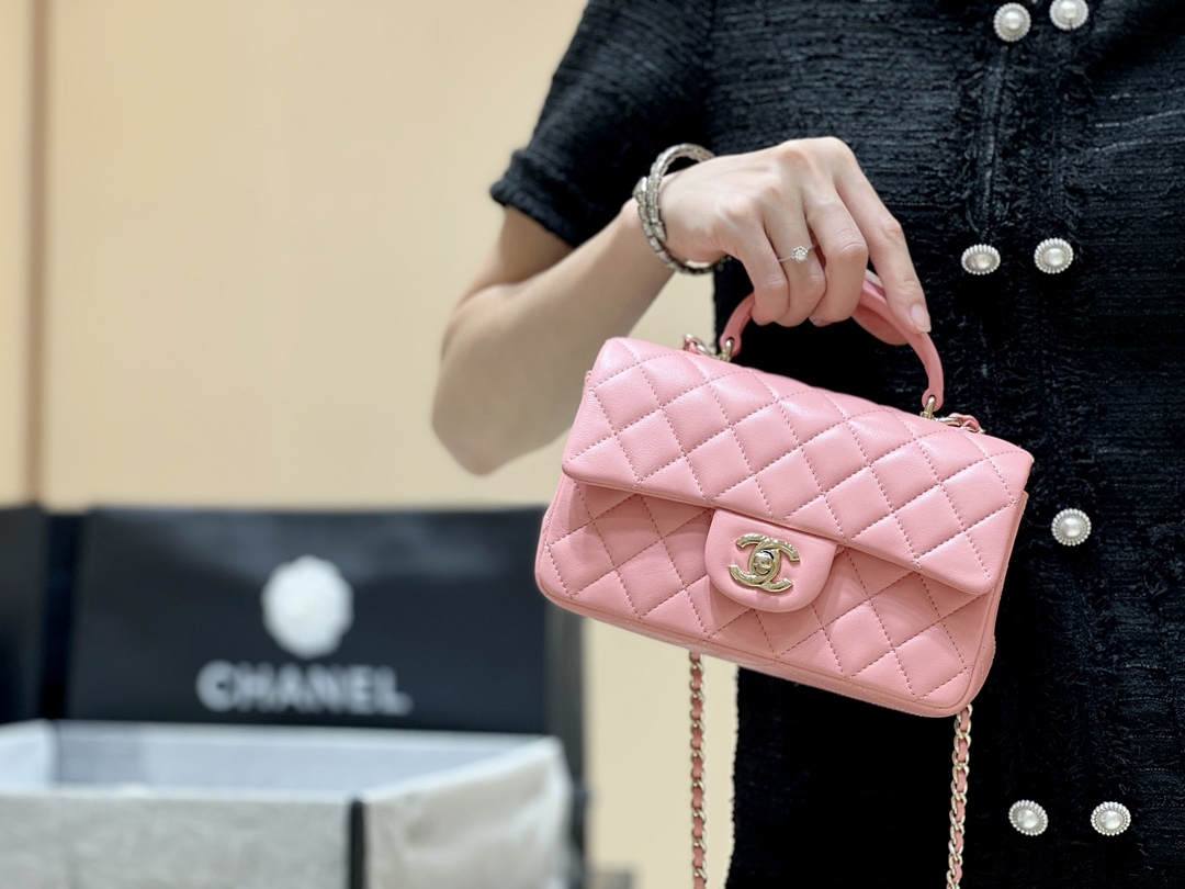 Exploring Ellebag’s Top-Grade Replica of the Chanel Classic Flap Mini Top Handle Bag: A 20cm Pink Lambskin Delight(2025 Mar Updated)-Best Quality Fake Louis Vuitton Bag Online Store, Replica designer bag ru