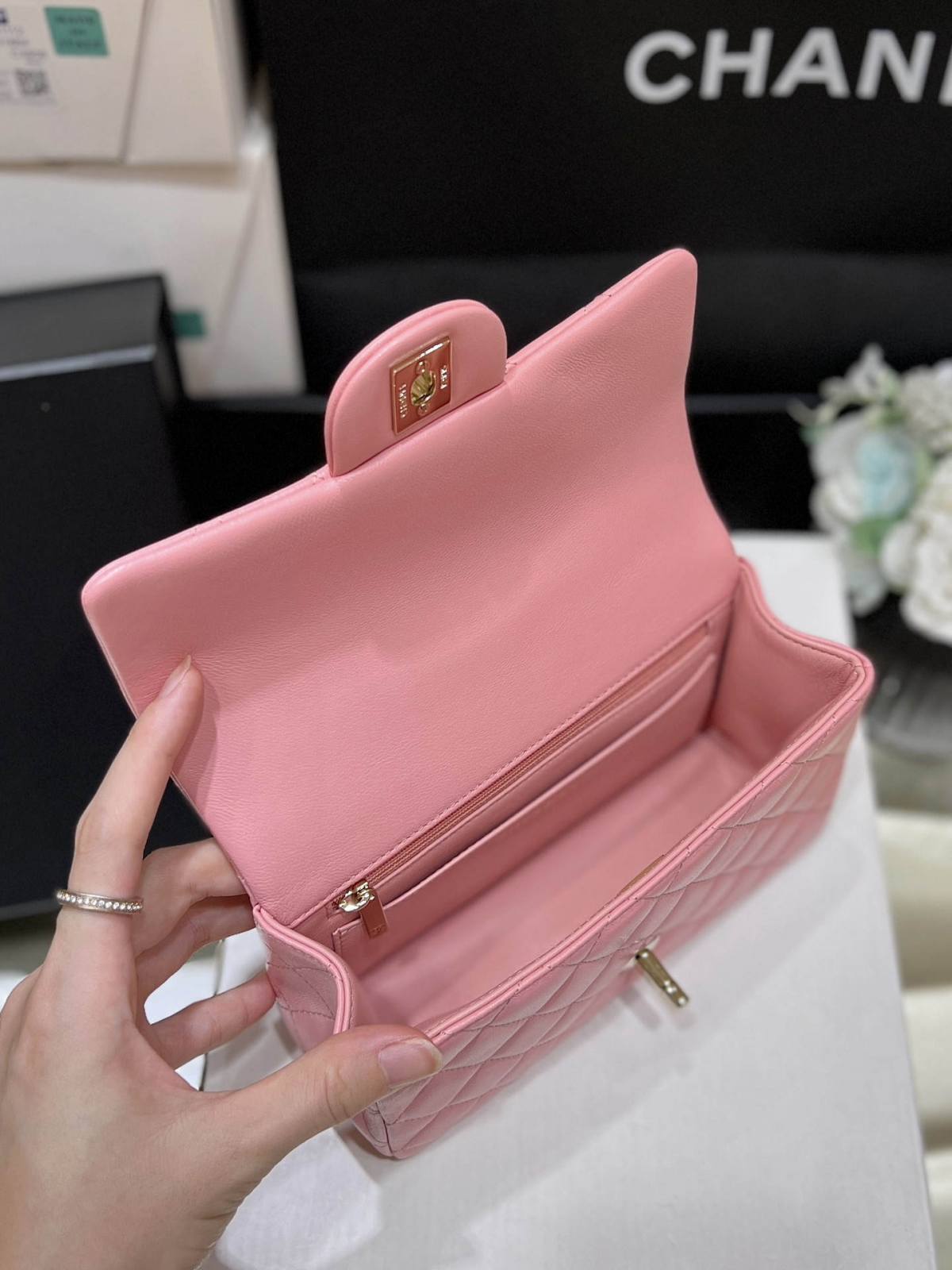 Exploring Ellebag’s Top-Grade Replica of the Chanel Classic Flap Mini Top Handle Bag: A 20cm Pink Lambskin Delight(2025 Mar Updated)-Best Quality Fake Louis Vuitton Bag Online Store, Replica designer bag ru