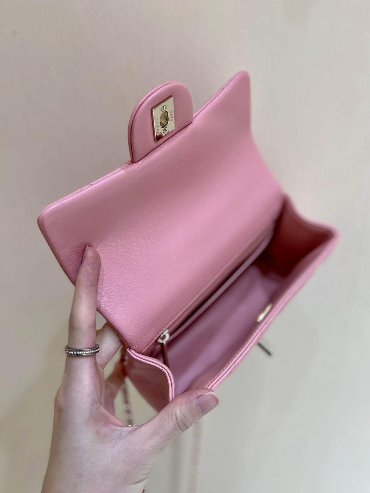 Exploring Ellebag’s Top-Grade Replica of the Chanel Classic Flap Mini Top Handle Bag: A 20cm Pink Lambskin Delight(2025 Mar Updated)-Best Quality Fake Louis Vuitton Bag Online Store, Replica designer bag ru