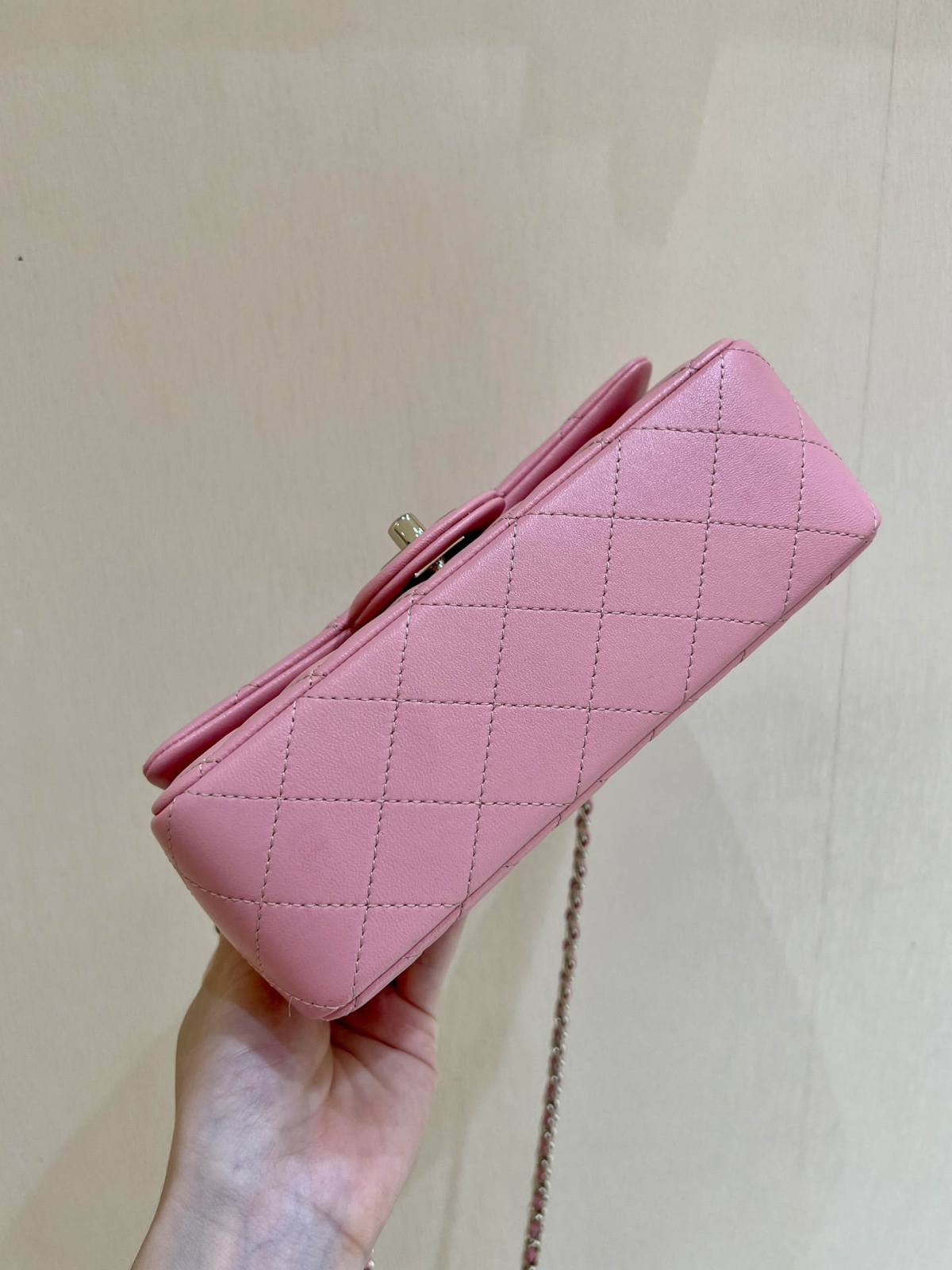 Exploring Ellebag’s Top-Grade Replica of the Chanel Classic Flap Mini Top Handle Bag: A 20cm Pink Lambskin Delight(2025 Mar Updated)-Best Quality Fake Louis Vuitton Bag Online Store, Replica designer bag ru