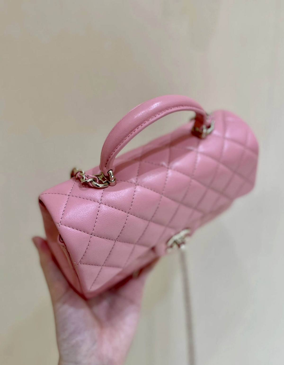 Exploring Ellebag’s Top-Grade Replica of the Chanel Classic Flap Mini Top Handle Bag: A 20cm Pink Lambskin Delight(2025 Mar Updated)-Best Quality Fake Louis Vuitton Bag Online Store, Replica designer bag ru