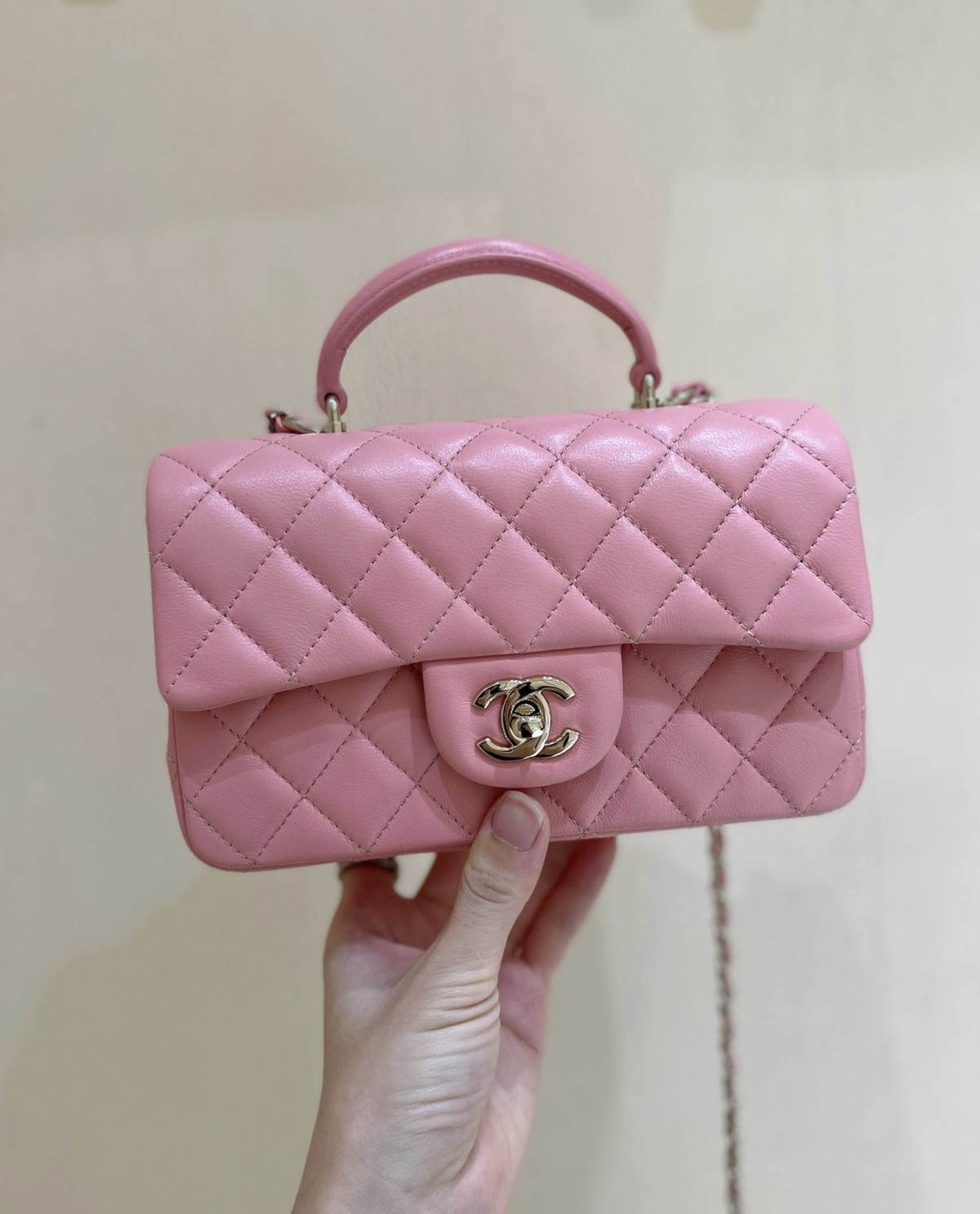 Exploring Ellebag’s Top-Grade Replica of the Chanel Classic Flap Mini Top Handle Bag: A 20cm Pink Lambskin Delight(2025 Mar Updated)-Best Quality Fake Louis Vuitton Bag Online Store, Replica designer bag ru