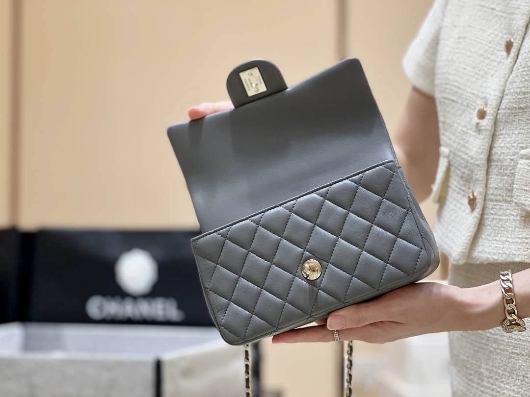 Exploring Ellebag’s Top-Grade Replica of the Chanel Classic Flap Mini Top Handle Bag: A 20cm Smoky Gray Lambskin Masterpiece(2025 Mar Updated)-Best Quality Fake Louis Vuitton Bag Online Store, Replica designer bag ru