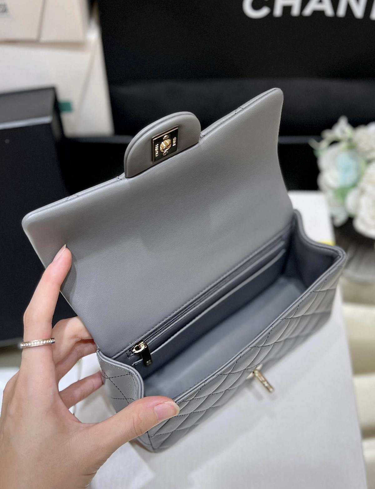 Exploring Ellebag’s Top-Grade Replica of the Chanel Classic Flap Mini Top Handle Bag: A 20cm Smoky Gray Lambskin Masterpiece(2025 Mar Updated)-Best Quality Fake Louis Vuitton Bag Online Store, Replica designer bag ru