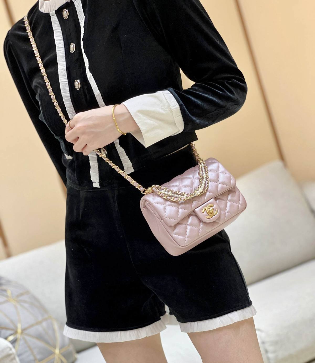 Exploring Ellebag’s Top-Grade Replica of the Chanel Mini Flap Bag with Pearl Chain: A 17cm Shiny Pink Lambskin Delight(2025 Mar Updated)-ຄຸນະພາບທີ່ດີທີ່ສຸດ Fake Louis Vuitton Bag Online Store, Replica designer bag ru