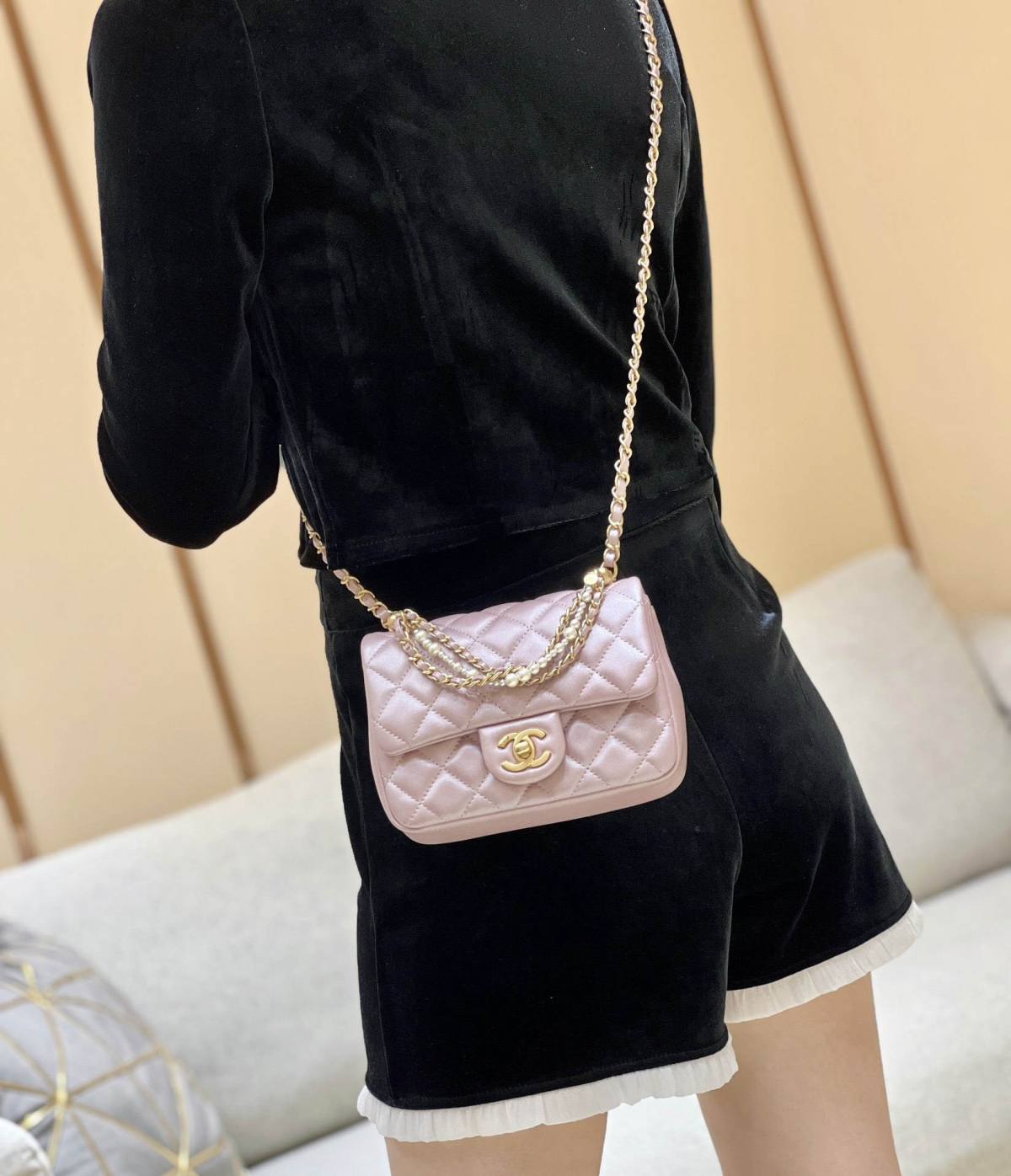 Exploring Ellebag’s Top-Grade Replica of the Chanel Mini Flap Bag with Pearl Chain: A 17cm Shiny Pink Lambskin Delight(2025 Mar Updated)-ຄຸນະພາບທີ່ດີທີ່ສຸດ Fake Louis Vuitton Bag Online Store, Replica designer bag ru