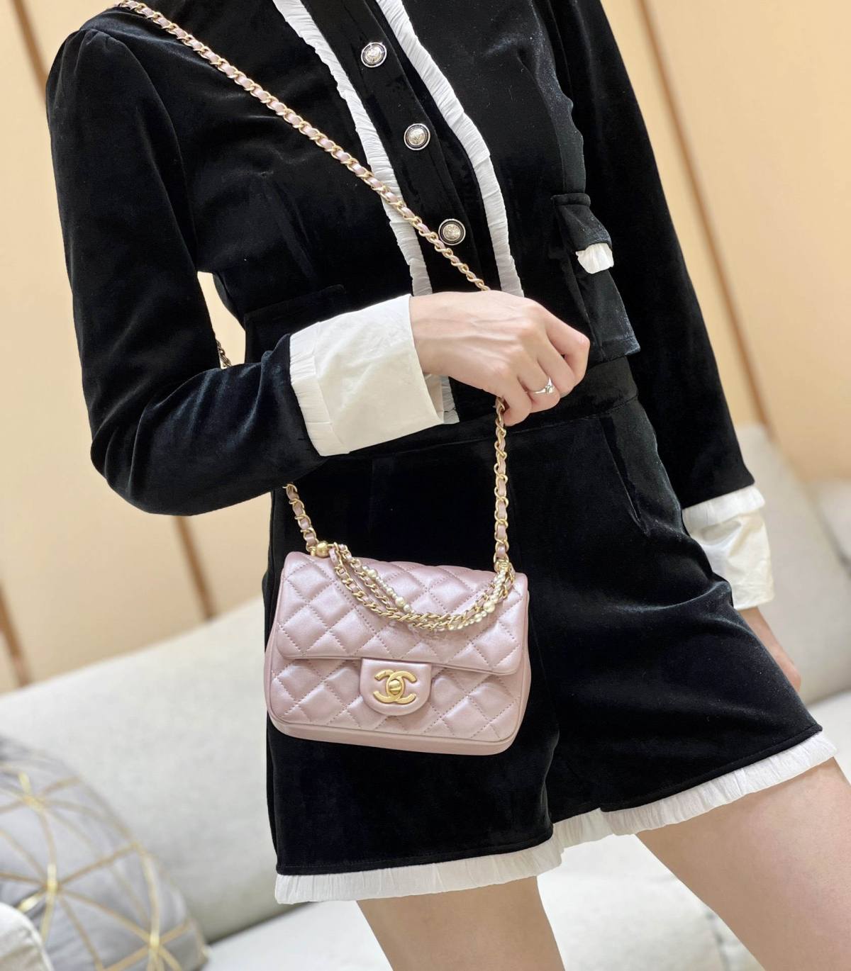 Exploring Ellebag’s Top-Grade Replica of the Chanel Mini Flap Bag with Pearl Chain: A 17cm Shiny Pink Lambskin Delight(2025 Mar Updated)-ຄຸນະພາບທີ່ດີທີ່ສຸດ Fake Louis Vuitton Bag Online Store, Replica designer bag ru