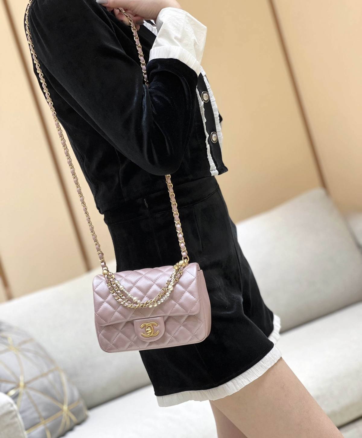 Exploring Ellebag’s Top-Grade Replica of the Chanel Mini Flap Bag with Pearl Chain: A 17cm Shiny Pink Lambskin Delight(2025 Mar Updated)-ຄຸນະພາບທີ່ດີທີ່ສຸດ Fake Louis Vuitton Bag Online Store, Replica designer bag ru