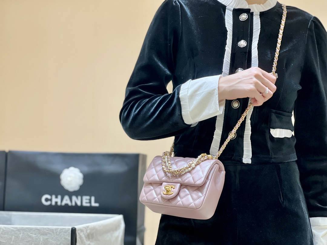 Exploring Ellebag’s Top-Grade Replica of the Chanel Mini Flap Bag with Pearl Chain: A 17cm Shiny Pink Lambskin Delight(2025 Mar Updated)-ຄຸນະພາບທີ່ດີທີ່ສຸດ Fake Louis Vuitton Bag Online Store, Replica designer bag ru