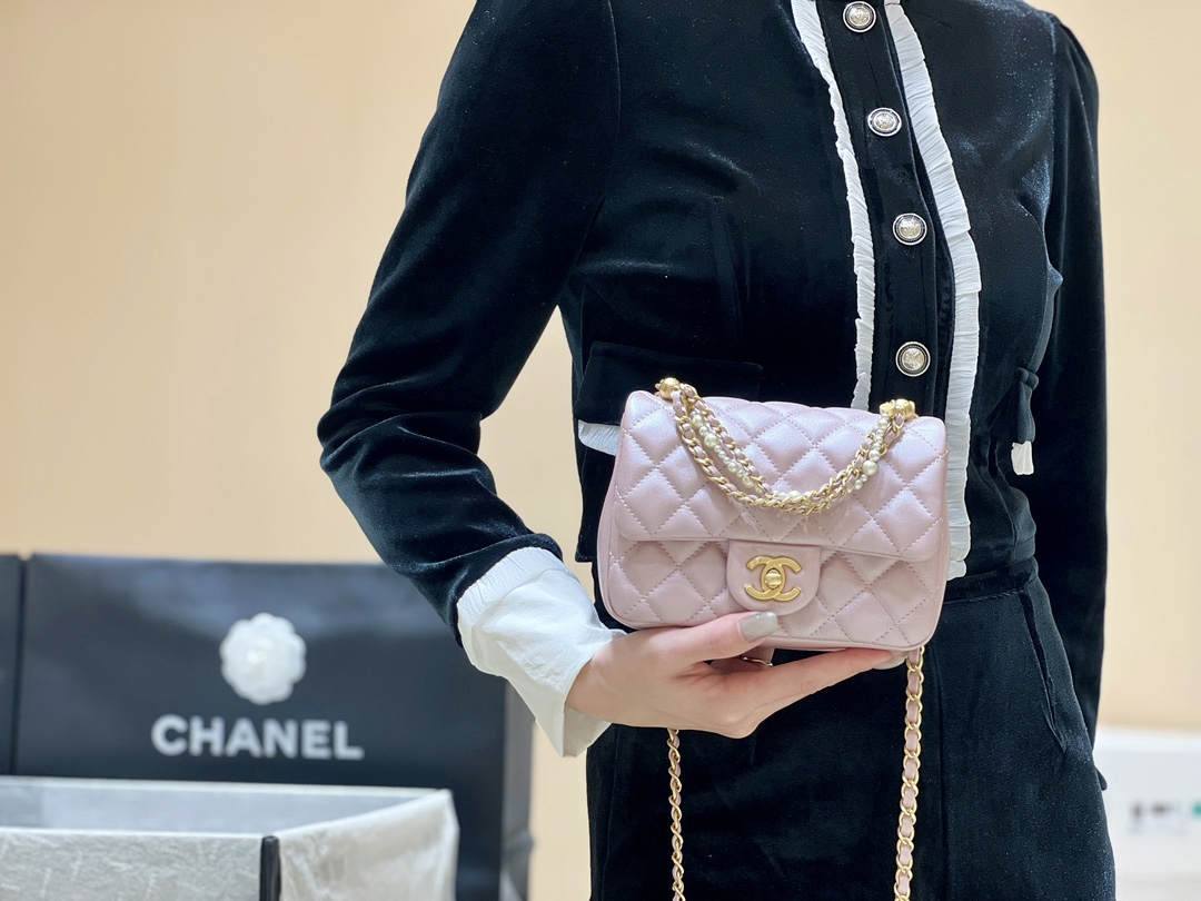 Exploring Ellebag’s Top-Grade Replica of the Chanel Mini Flap Bag with Pearl Chain: A 17cm Shiny Pink Lambskin Delight(2025 Mar Updated)-ຄຸນະພາບທີ່ດີທີ່ສຸດ Fake Louis Vuitton Bag Online Store, Replica designer bag ru