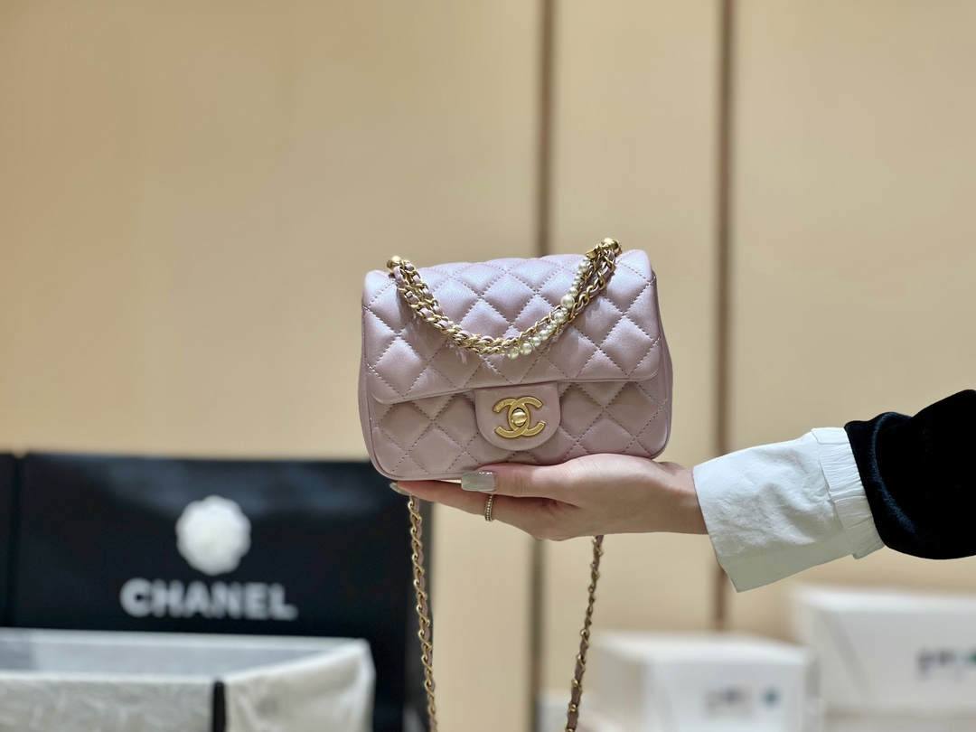 Exploring Ellebag’s Top-Grade Replica of the Chanel Mini Flap Bag with Pearl Chain: A 17cm Shiny Pink Lambskin Delight(2025 Mar Updated)-ຄຸນະພາບທີ່ດີທີ່ສຸດ Fake Louis Vuitton Bag Online Store, Replica designer bag ru